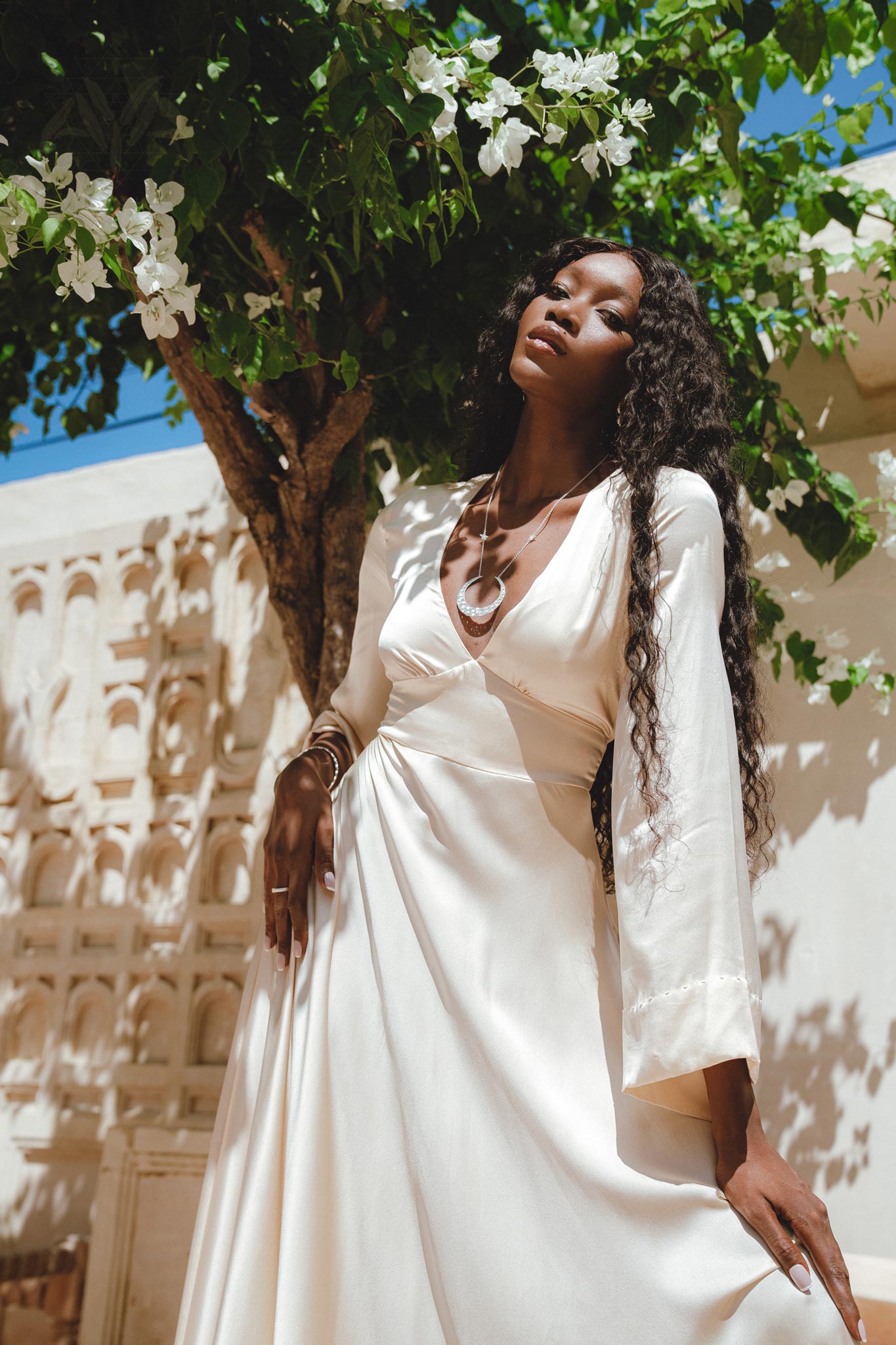 Stand out on your special day with this off-white bridal dress, featuring alluring bell sleeves and an open back silhouette, embodying bohemian grace.