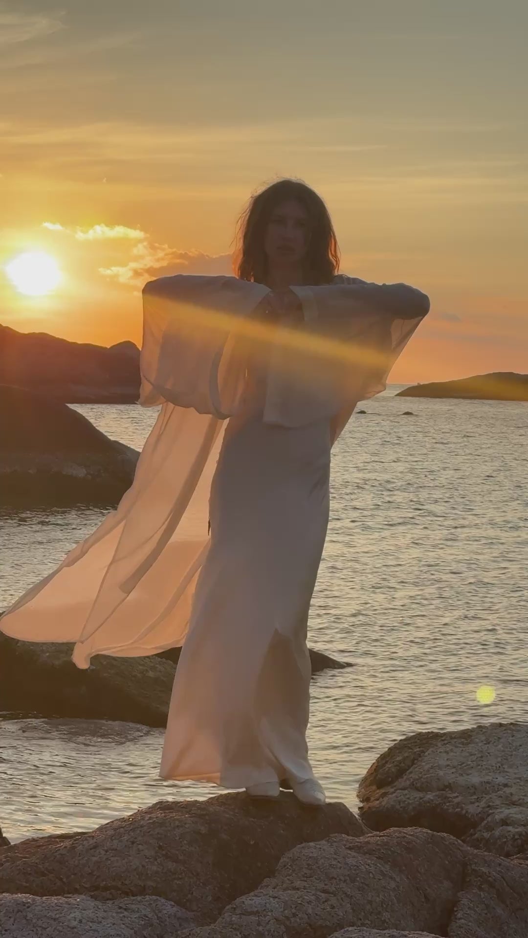 Silk Chiffon Kimono Off White WCRN 005 PWS — movement video