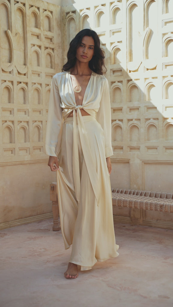 Look Effortlessly Stylish in Aya Sacred Wear's Off White Cream Maxi Skirt