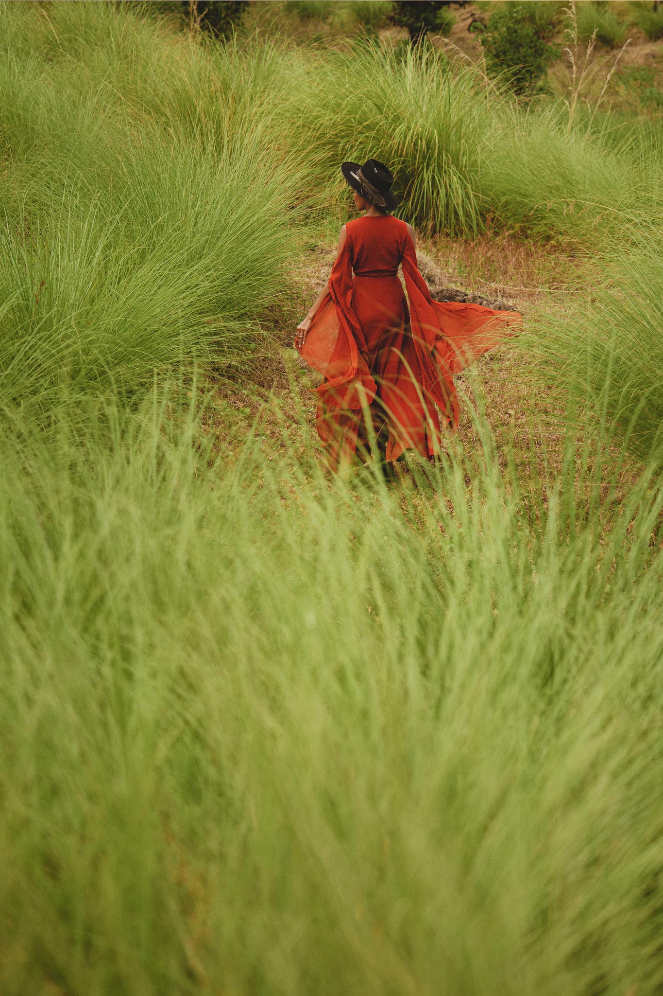Fairy wings dress in a stunning red wine hue - a charming choice for any formal occasion.